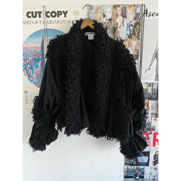 Issey Miyake faux shearling-trimmed cropped jacket - Picture 6 of 15